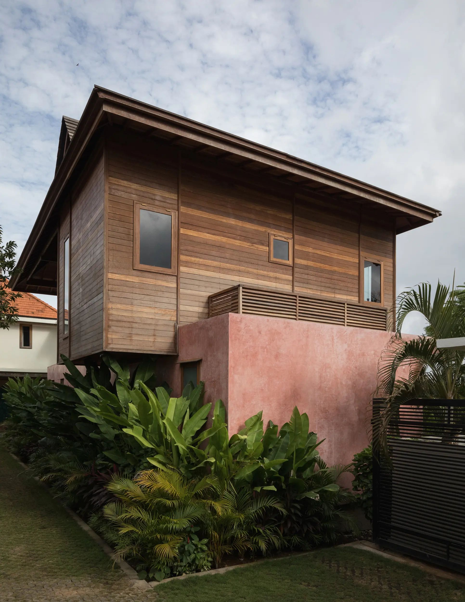 1. KADU KUBU – EXTERIORS – 003 – IMG_1528